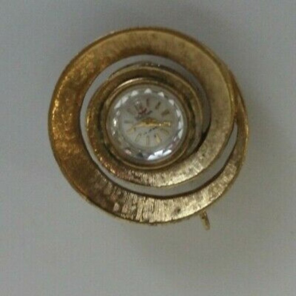 Waltham Ladies Gold-Tone Swirl Pendant Watch Handwinding 17 Jewels 1.25"